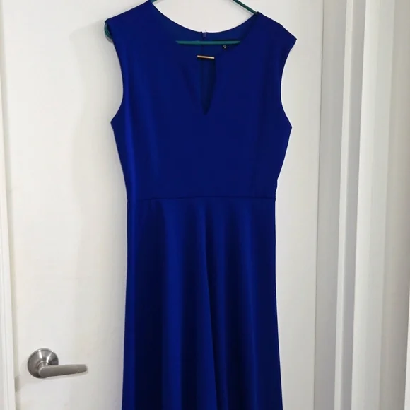 Dress - Picture 1 of 4